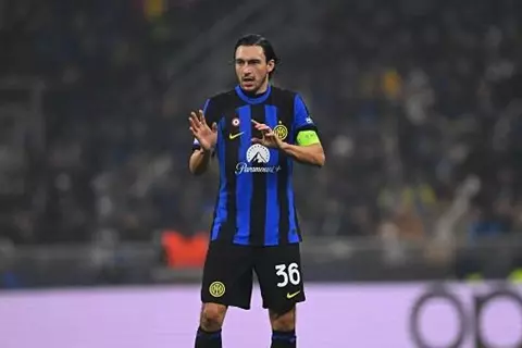 سيغيب عن موقعة روما.. إنتر يكشف تفاصيل إصابة مدافعه دارميان